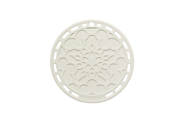 Le Creuset Onderzetter Bloemmotief Meringue Le Creuset Onderzetter Bloemmotief-Meringue
